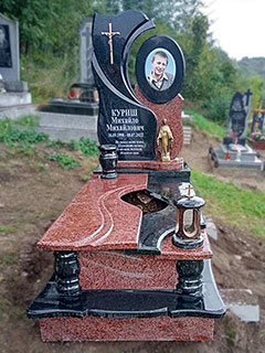 Пам'ятник з червоного граніту  Івано-Франківськ