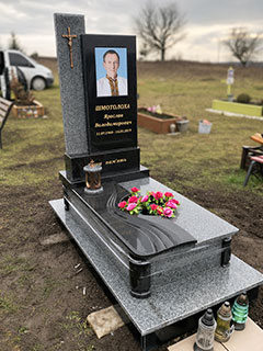 Пам'ятник на могилу з граніту  Івано-Франківськ