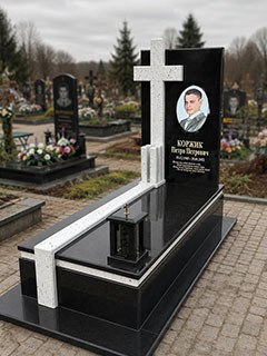 Пам'ятник європейський одинарний Пам'ятник гранітний з хрестом європейський Івано-Франківськ